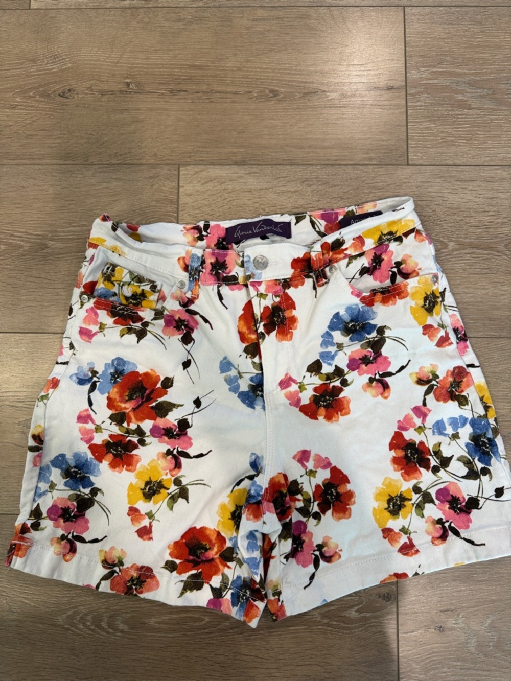 Gloria Vanderbilt White High-Waist Floral Shorts